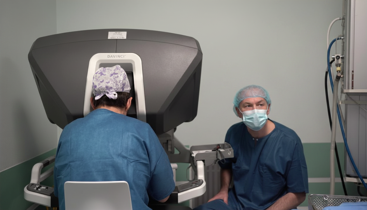 Doktor Marcin Misiek z ŚCO proktorem chirurgii robotycznej w ginekologii