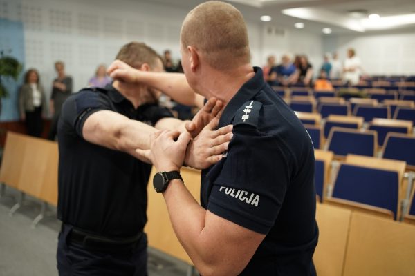 Policjanci z KWP Kielce medykom z ŚCO (4)