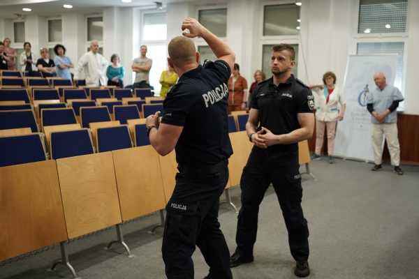 Policjanci z KWP Kielce medykom z ŚCO (7)