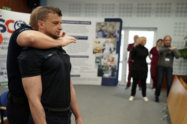 Policjanci z KWP Kielce medykom z ŚCO (9)