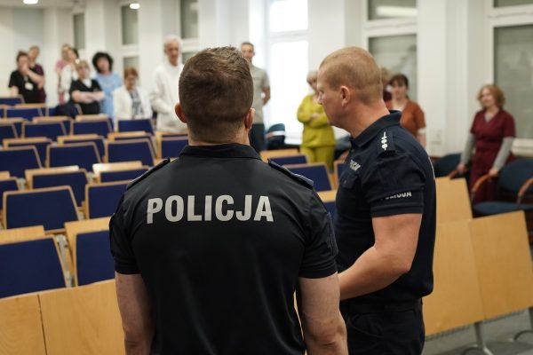 Policjanci z KWP Kielce medykom z ┼ЪCO (1)