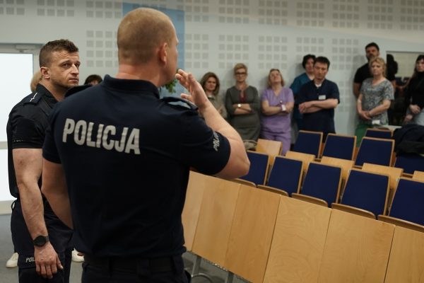 Policjanci z KWP Kielce medykom z ┼ЪCO (2)
