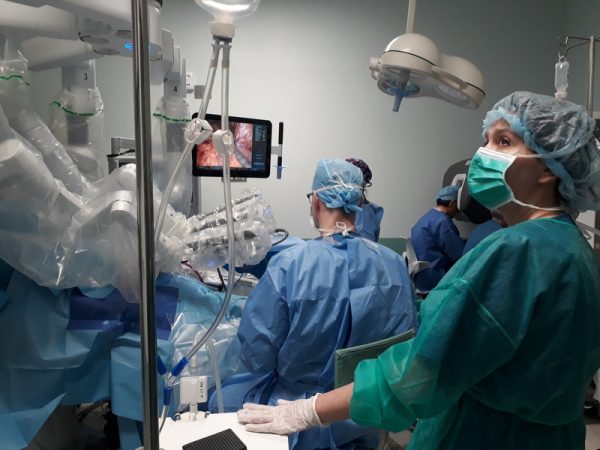 Ginekolodzy z ŚCO operują w asyście robota (3)