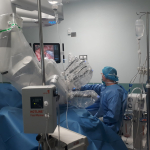 Chirurdzy z ŚCO operują pacjentów z rakiem jelita grubego w asyście robota da Vinci