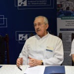 od lewej: marszałek województwa świętokrzyskiego Renata Janik; prof. dr hab.  n. med. Stanisław Góźdź, dyrektor ŚCO; dr hab. n. med. Artur Kowalik, prof. UJK, kierownik Zakładu Diagnostyki Molekularnej i Zakładu Inżynierii Genetycznej